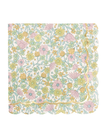 16 Scallopované papierové utierky Shabby alebo 33 x 33 cm